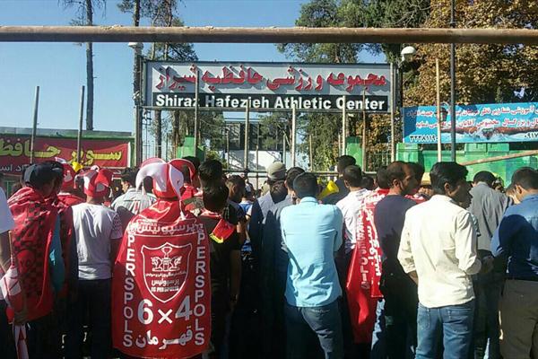 بیتوجهی پرسپولیسیها به هواداران دردسرساز شد بیتوجهی پرسپولیسیها به هواداران دردسرساز شد