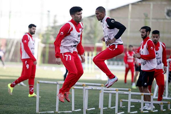 جوسازی بیهوده باشگاه ذوب آهن برای ستاره پرسپولیس جوسازی بیهوده باشگاه ذوب آهن برای ستاره پرسپولیس