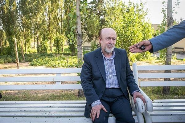 درخواست 4 میلیاردی ستاره استقلال برای تمدید؟! درخواست 4 میلیاردی ستاره استقلال برای تمدید؟!