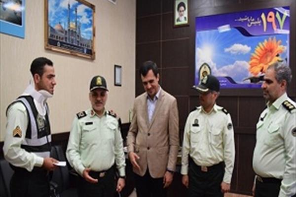 ماجرای عجیب نجات کودک ۱.۵ ساله توسط پلیس ایرانی+عکس ماجرای عجیب نجات کودک ۱.۵ ساله توسط پلیس ایرانی+عکس