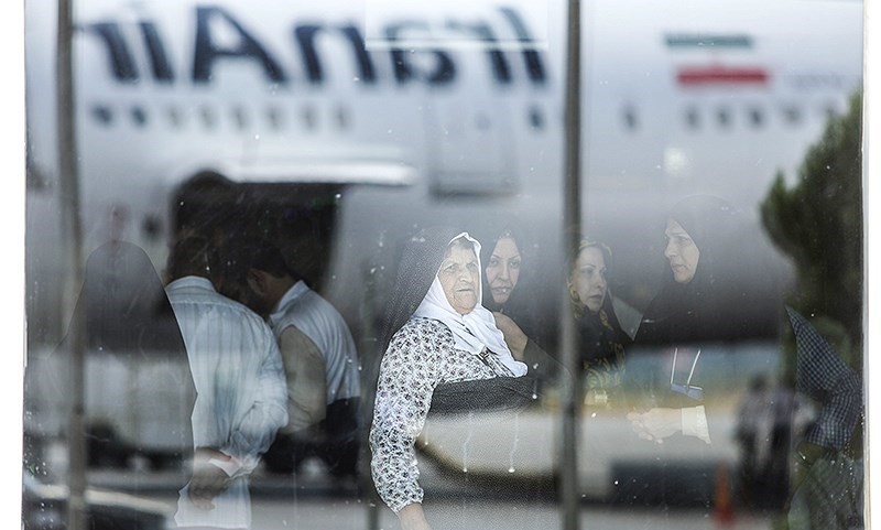 سفر ۱۱ عضو خانواده شهدای منا به عربستان برای انجام آزمایش DNA سفر ۱۱ عضو خانواده شهدای منا به عربستان برای انجام آزمایش DNA