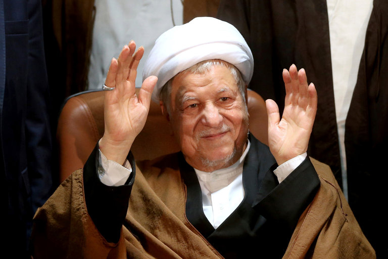 ماجرای مرگ هاشمی در استخر فرح همچنان ادامه دارد ماجرای مرگ هاشمی در استخر فرح همچنان ادامه دارد