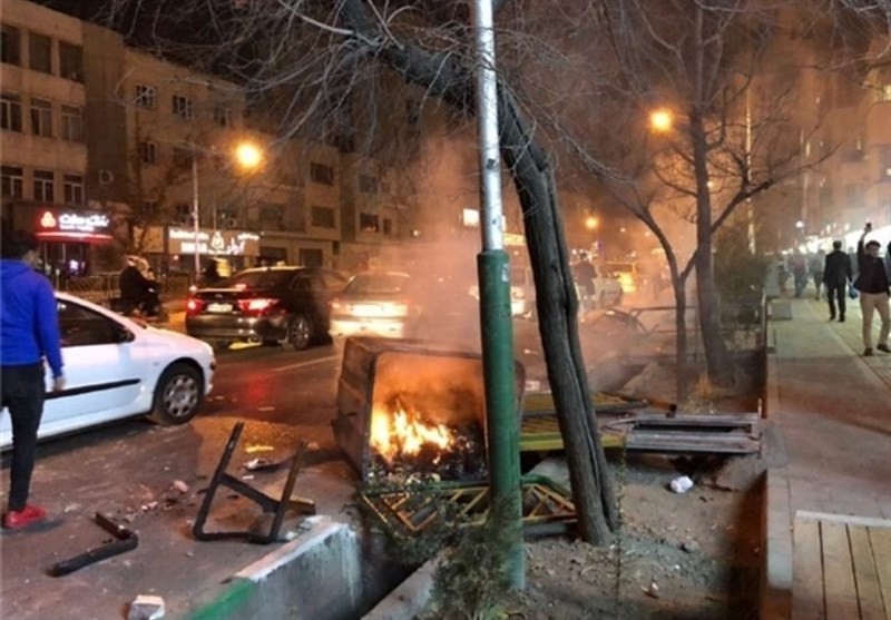 هشدار به آشوبگران؛ «تولید و معیشت ما را سختتر نکنید» هشدار به آشوبگران؛ «تولید و معیشت ما را سختتر نکنید»