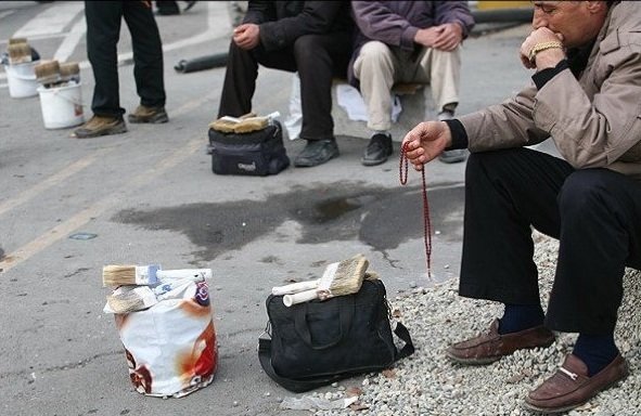 امنیت شغلی کارگران ایرانی را فدای اتباع بیگانه نکنیم امنیت شغلی کارگران ایرانی را فدای اتباع بیگانه نکنیم