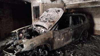نجات ۹ نفر از میان دود و آتش در حادثه آتش سوزی در خیابان پیروزی