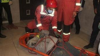 زنده ماندن تعمیرکار ۳۸ ساله پس از سقوط به داخل چاهک آسانسور پاساژ تجاری