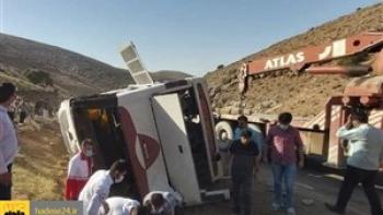واژگونی خونین اتوبوس در محور شیراز- اصفهان