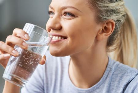 بهترین ساعات برای نوشیدن آب کدام اند ؟