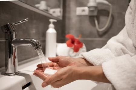 اشتباه رایج ۹۹ درصد مردم جهان هنگام شستن دستهایشان