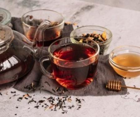 علائم یا بهتر بگوییم عوارض زیاد خوردن چای سیاه