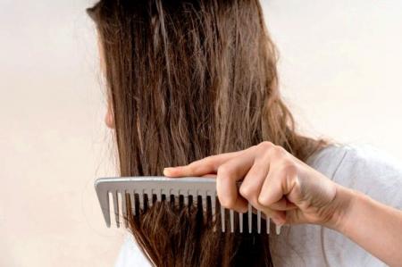 علت اصلی چرب شدن موی سر و راههای کاهش آن علت اصلی چرب شدن موی سر و راههای کاهش آن