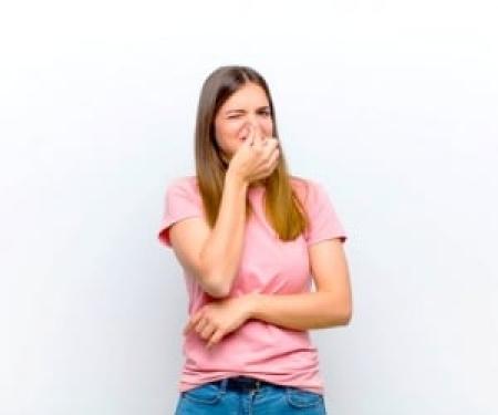 کدام بیماری علت بوی بد دهان شماست؟ + انواع بوی دهان