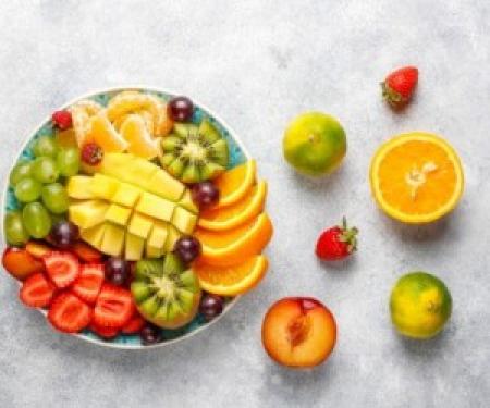 میوه ها و سبزیجاتی که نباید پوست آنها را بکنید و مواردی که باید پوستشان را بکنید
