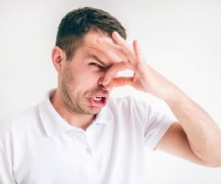 چرا صبح ها دهان بوی بد میدهد؟ + درمان