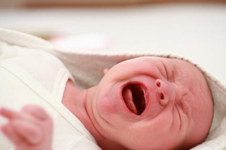 ۱۰ درمان خانگی برای مشکل بزرگ نوزادان