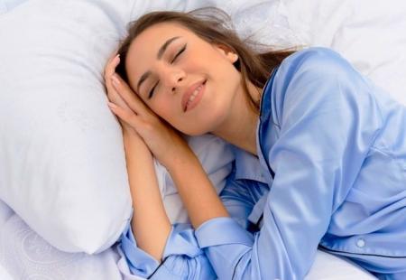 وقتی خوابیم چه اتفاقی داخل بدنمون می افته؟/شرح وضعیت و تغییرات مهم بدن در خواب