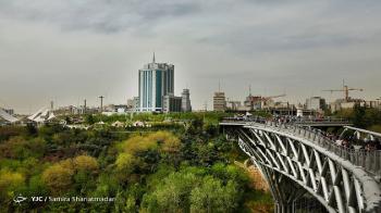 پل طبیعت تهران همزمان با فرا رسیدن تاسوعا و عاشورای حسینی قرمز میشود