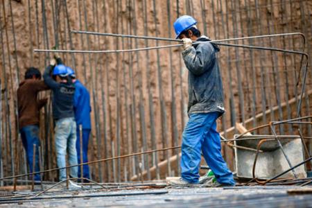 مشکل کارگران ساختمانی با قانون جدید حل نمی‌شود