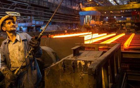  «اعتماد کارگران زیر بار رانت پیمانکاری؛ تناقض دولت در مبارزه با بی‌عدالتی اقتصادی»