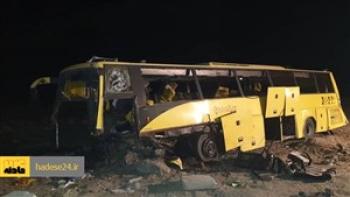 تصادف خونین اتوبوس کارکنان اروندان و تریلر با ۳ کشته و ۱۶ مصدوم