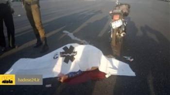 تصادف مرگبار موتورسیکلت با وانت در بزرگراه بسیج