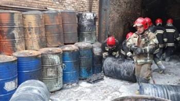 مصدومیت یک آتش نشان در آتش سوزی شهرک صنعتی چهاردانگه