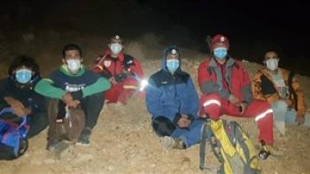 نجات دو جوان گم شده در ارتفاعات کوه سرخ قلات توسط آتش نشانان