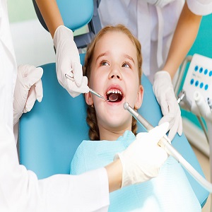 آیا عصب کشی دندان شیری با دندان دائمی متفاوت است؟ | کارگر آنلاین