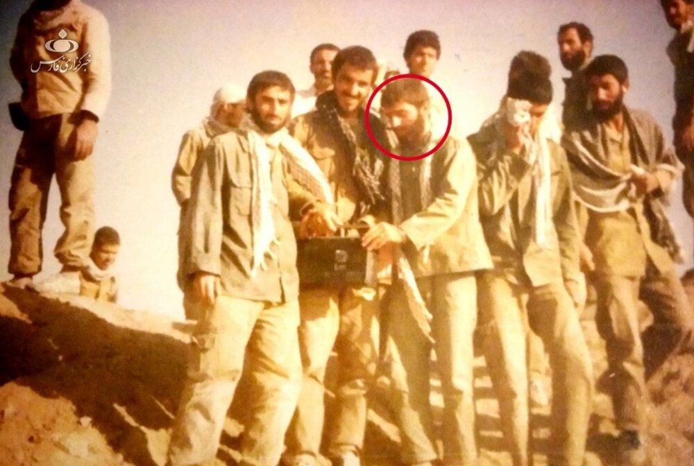شهید محسن فخریزاده در دوران دفاعمقدس (عکس) شهید محسن فخریزاده در دوران دفاعمقدس (عکس)