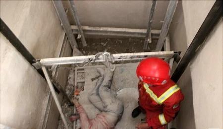 مرگ یک کارگر ساختمانی بر اثر سقوط در چاه آسانسور 