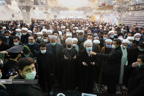 عکس: اقامه نماز بر پیکر آیت الله مصباح یزدی (ره) عکس: اقامه نماز بر پیکر آیت الله مصباح یزدی (ره)