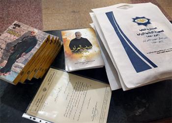 توزیع کتاب شهدای مقاومت در میان نخبگان عراقی