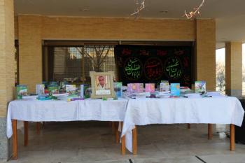 اهدای ۱۷۰ جلد کتاب به کتابخانه "درخشان" توسط شهید مدافع سلامت
