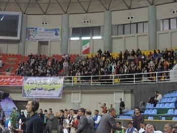 حضور تماشاگران زن در استادیوم ارومیه /عکس