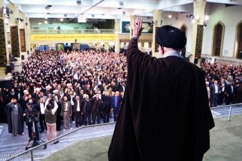 هزاران نفر از کارگران سراسر کشور با امام خامنه‌ای دیدار کردند