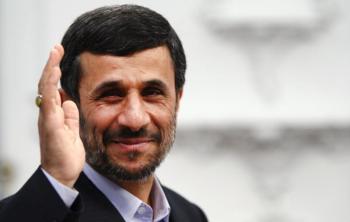 هواداران احمدی نژاد در فرودگاه کرمان به روایت تصویر