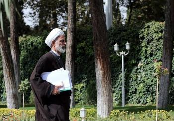 معاون روحانی "قوه قضائیه و مجلس" را به انتشار فیش‌های حقوقی‌شان تهدید کرد