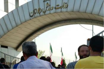  تجمع کارگران ورزشگاه آزادی مقابل وزارت ورزش/تصاویر
