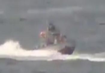 لحظه حماسی هشدار قایق‌های ایرانی به ناوشکن آمریکایی + فیلم