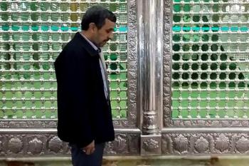 احمدی‌نژاد در مرقد امام خمینی