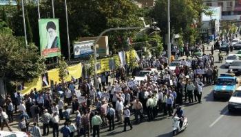  جمعی از بازنشستگان مقابل وزارت رفاه تجمع کردند