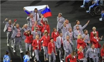 جریمه و محرومیت در انتظار ورزشکار حامل پرچم روسیه +عکس