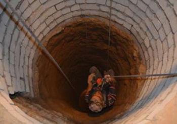 نجات یک کارگر چادگانی از چاه 25 متری