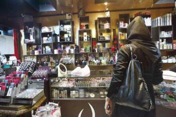 زیبایی زنان ایرانی که قربانی مواد آرایشی قاچاق می‌شود