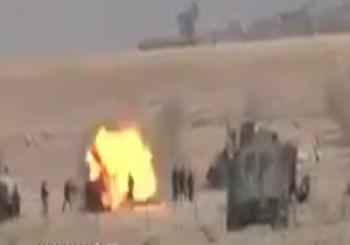 لحظه انفجار انتحاری سرباز زخمی داعشی + فیلم