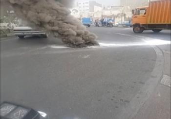 خروج دود مشکوک از زمین در یکی از خیابان‌های تهران + فیلم
