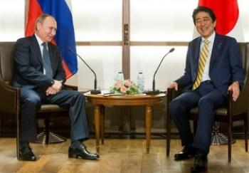  هدیه عجیب پوتین به نخست وزیر ژاپن