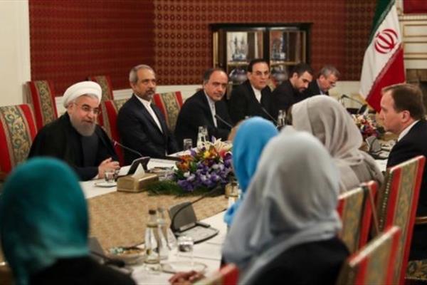 تحقیر ملت در خانه سفیر سوئد؟! تحقیر ملت در خانه سفیر سوئد؟!