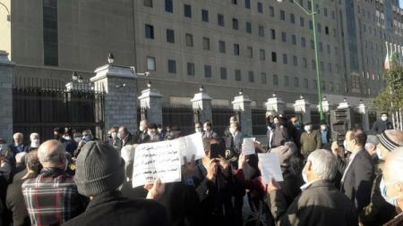 تجمع اعتراض‌آمیز ۲ هزار نفری بازنشستگان تامین اجتماعی مقابل مجلس+عکس