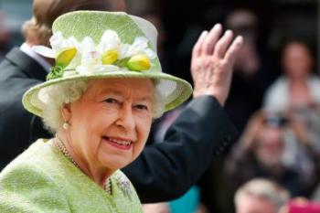 تمام اختیارات عجیب ملکه انگلیس؛ از قدرت عزل نخست‌وزیر استرالیا تا مالکیت تمام مرغابی‌ها! + تصاویر